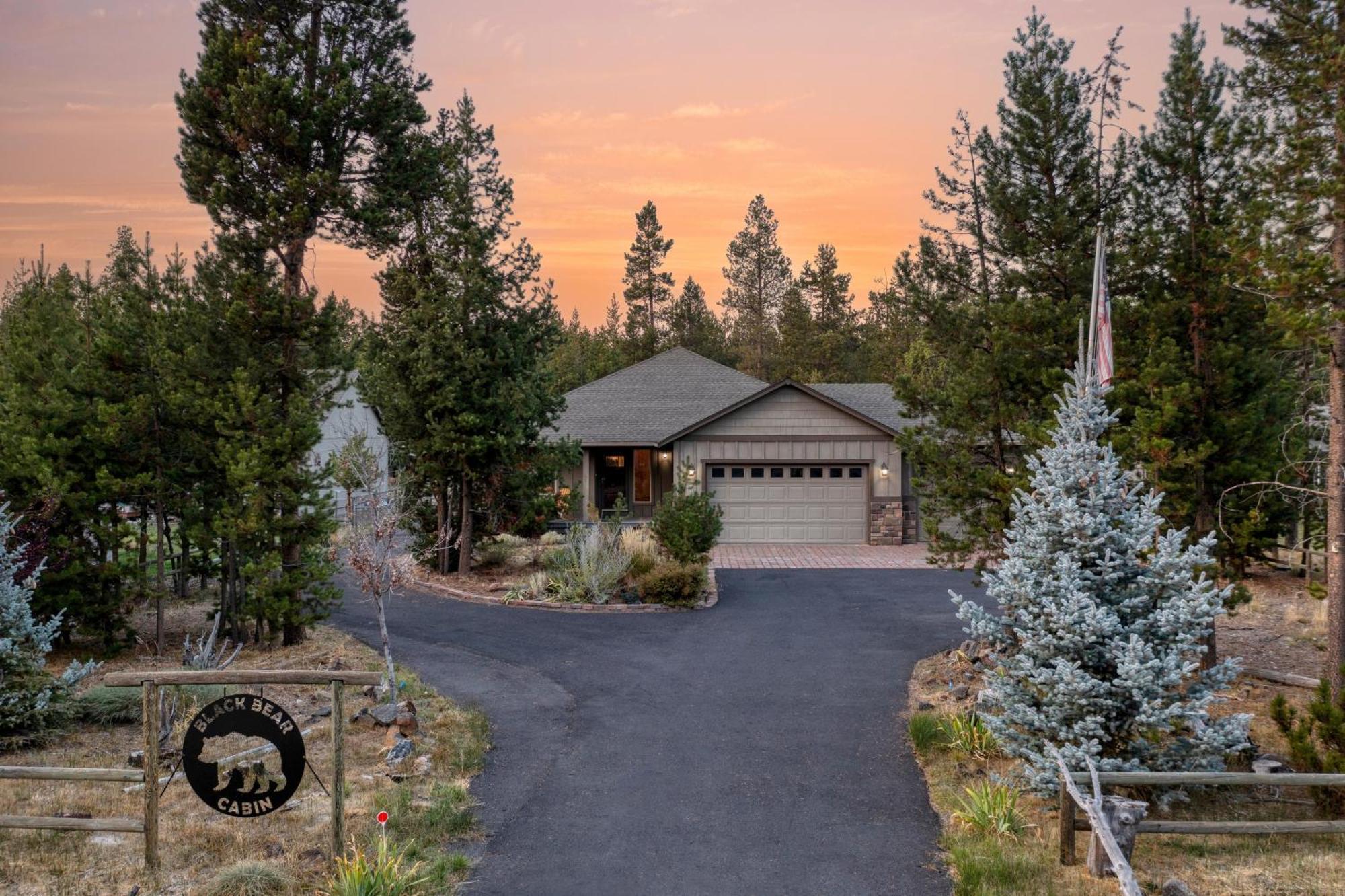 Black Bear Cabin By Avantstay Modern Bend Escape Exterior photo